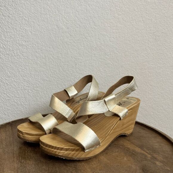 Free People Dune Beach Gold Metallic Clog Heel Sandals Women's Size 38 7.5 - Picture 1 of 11